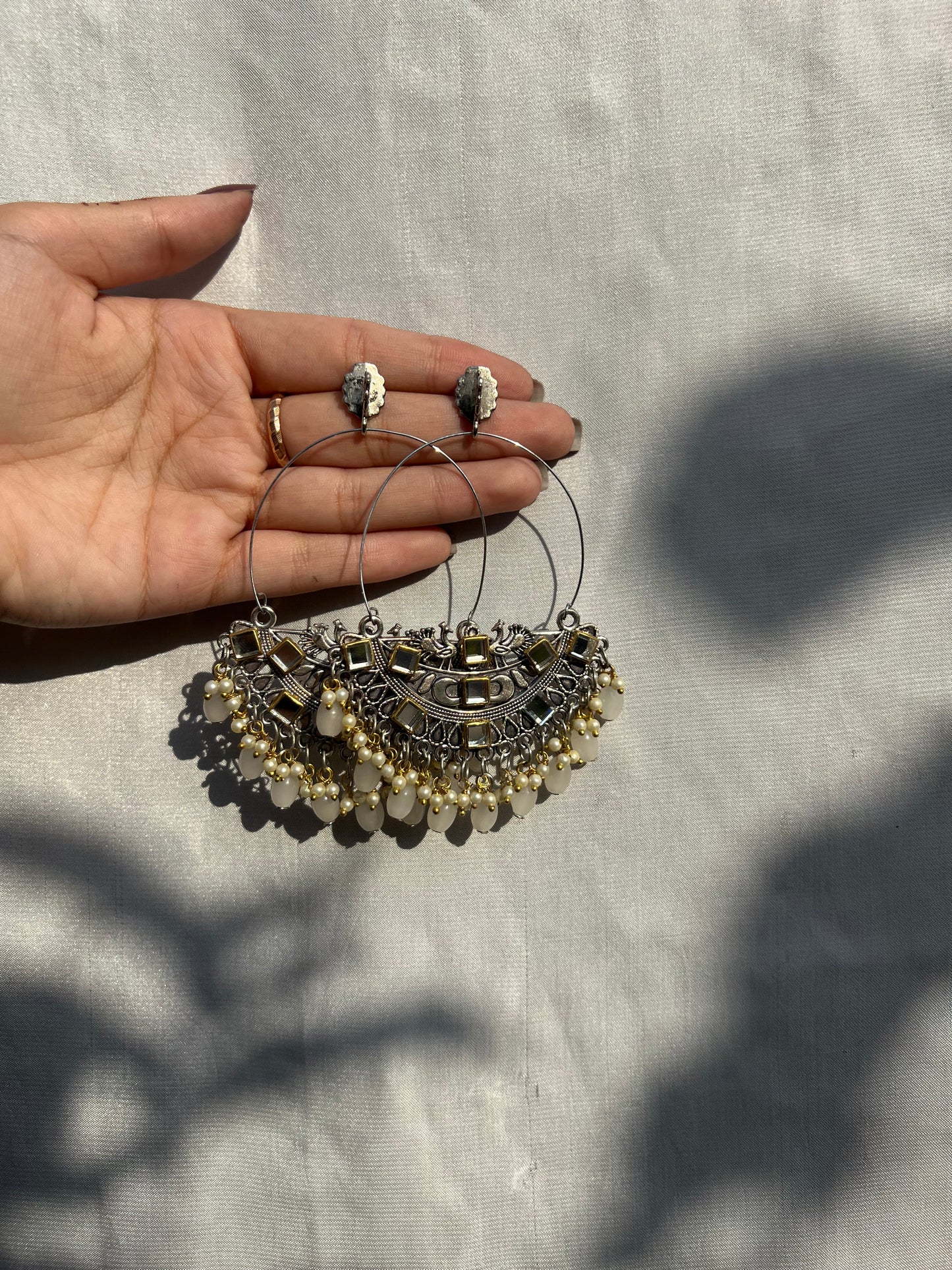 White pearled chandbai