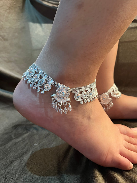 white traditional anklet (single piece)