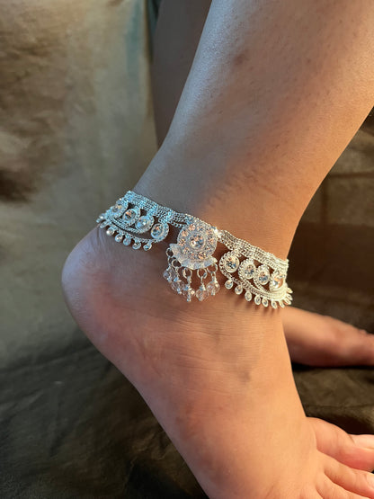 white traditional anklet (single piece)