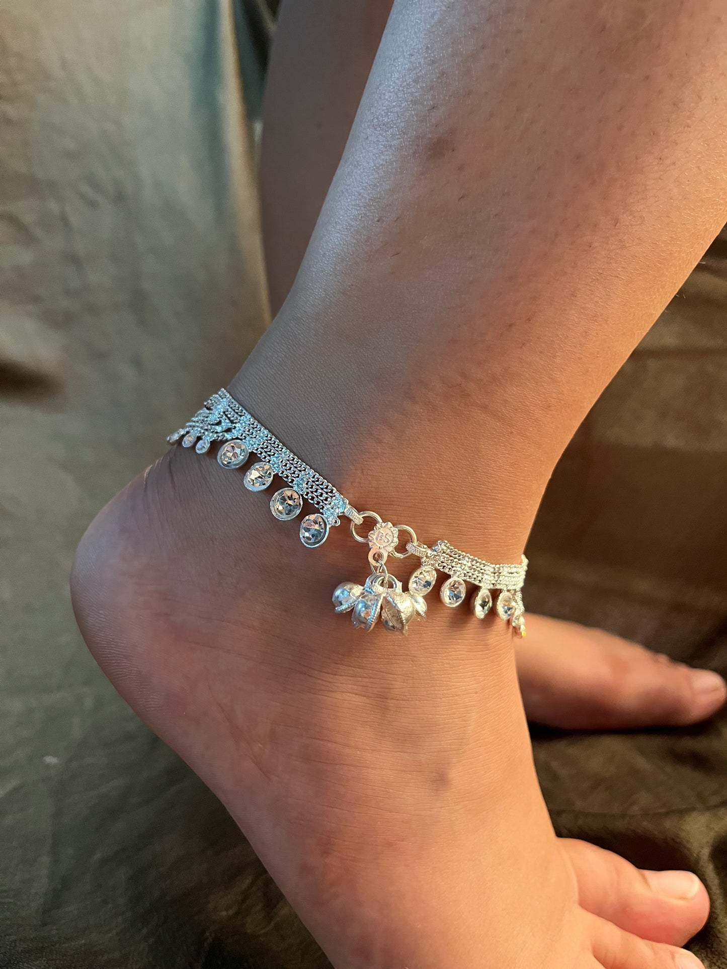 white traditional anklet (single piece)