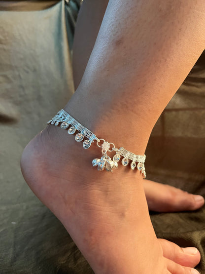 white traditional anklet (single piece)