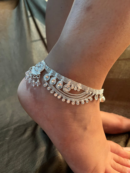 white traditional anklet (single piece)