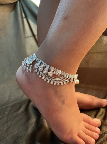 white traditional anklet (single piece)