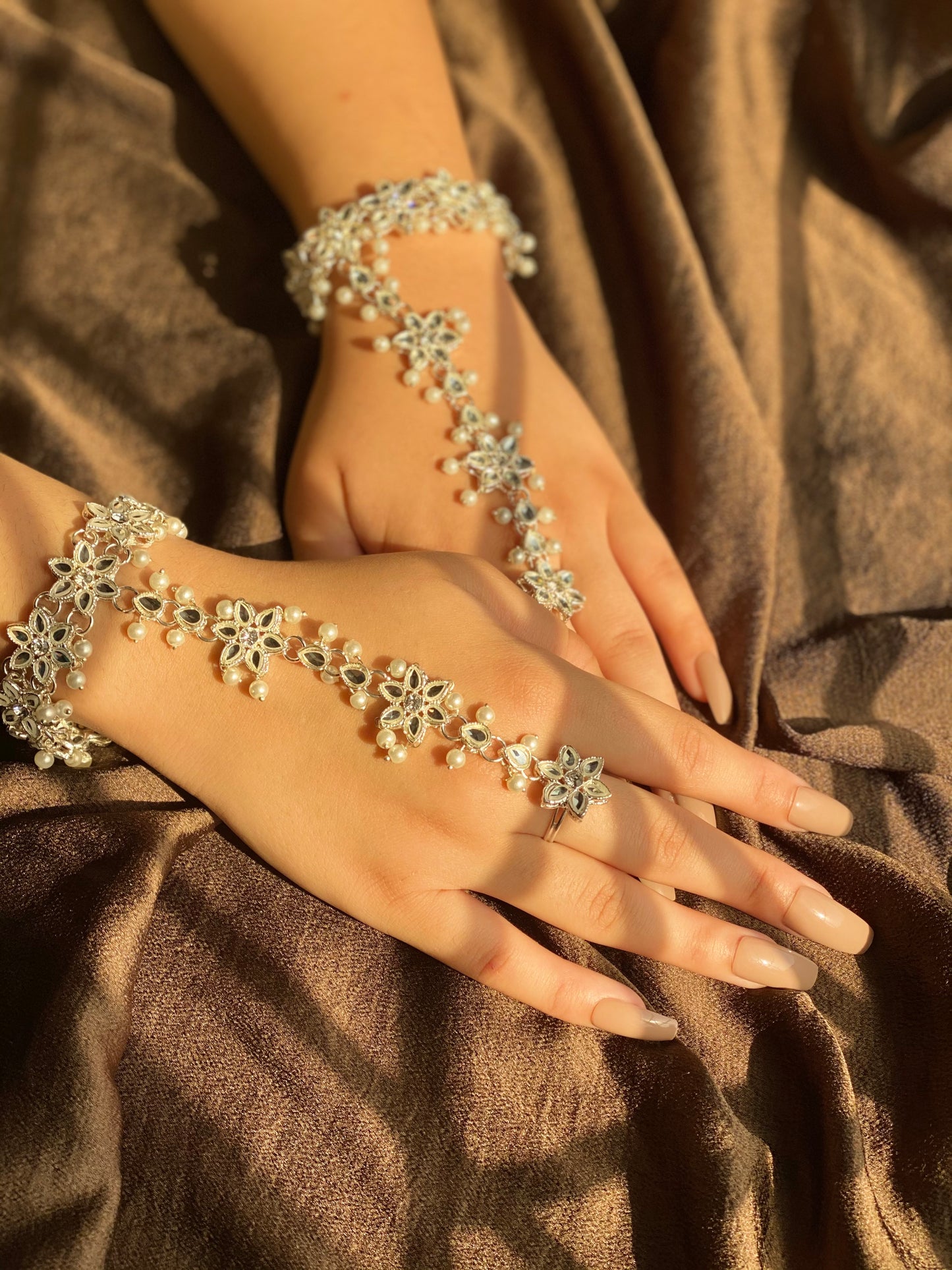 Silver hand harness (single piece)