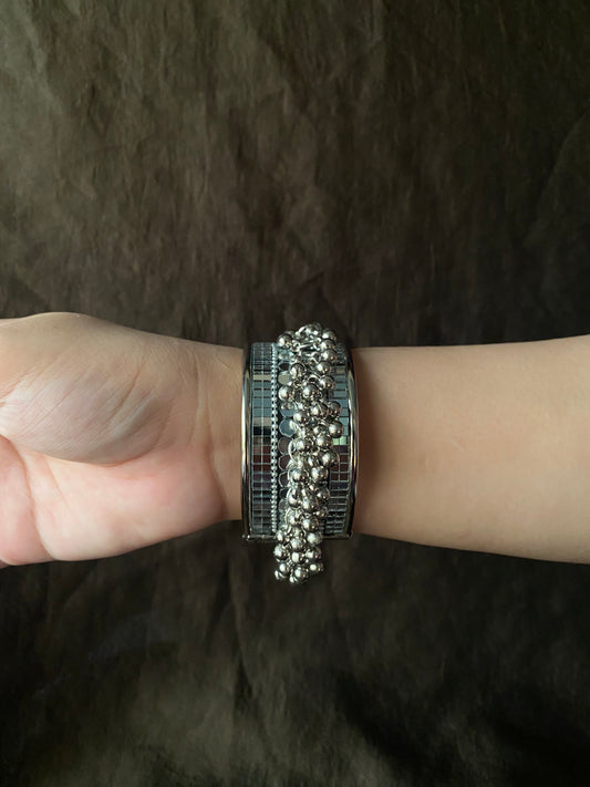 Khuld handcuff